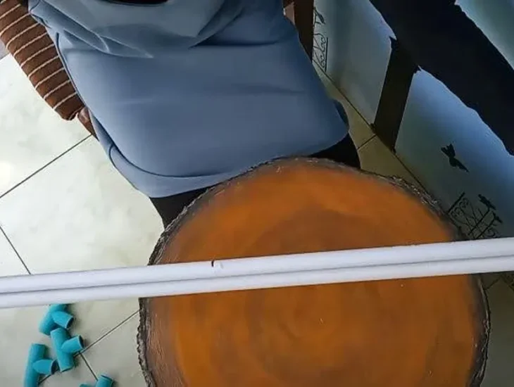 Cara membuat gantungan baju dari pipa PVC dengan panjang presisi